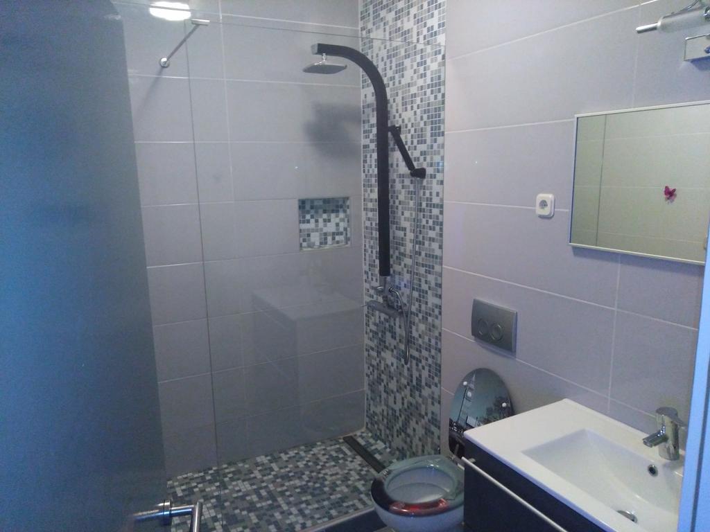 Apartment Tara Sumartin Luaran gambar
